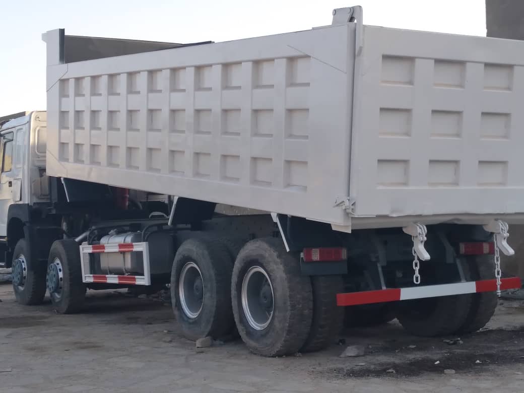 Camion Ã  benne basculante SINOTRUCK HOWO 6X4