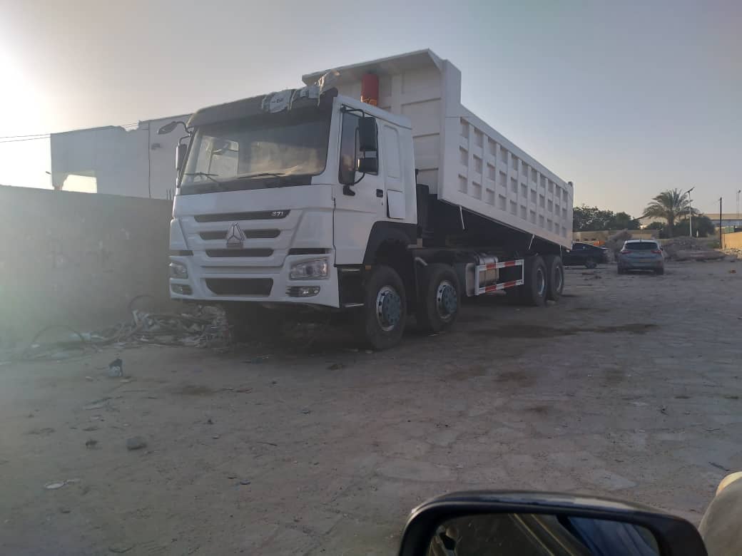 Camion Ã  benne basculante SINOTRUCK HOWO 6X4