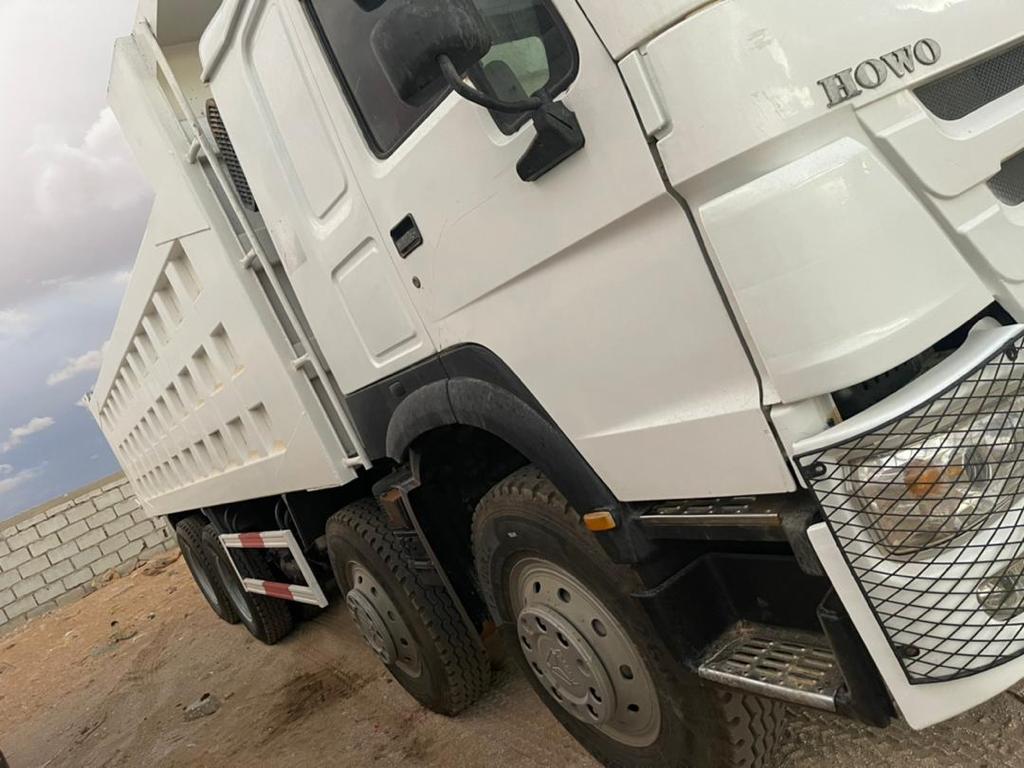 Camion Ã  benne basculante SINOTRUCK HOWO 6X4