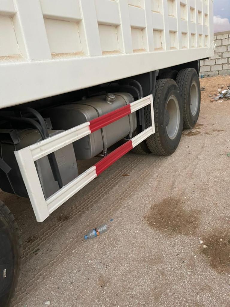 Camion Ã  benne basculante SINOTRUCK HOWO 6X4