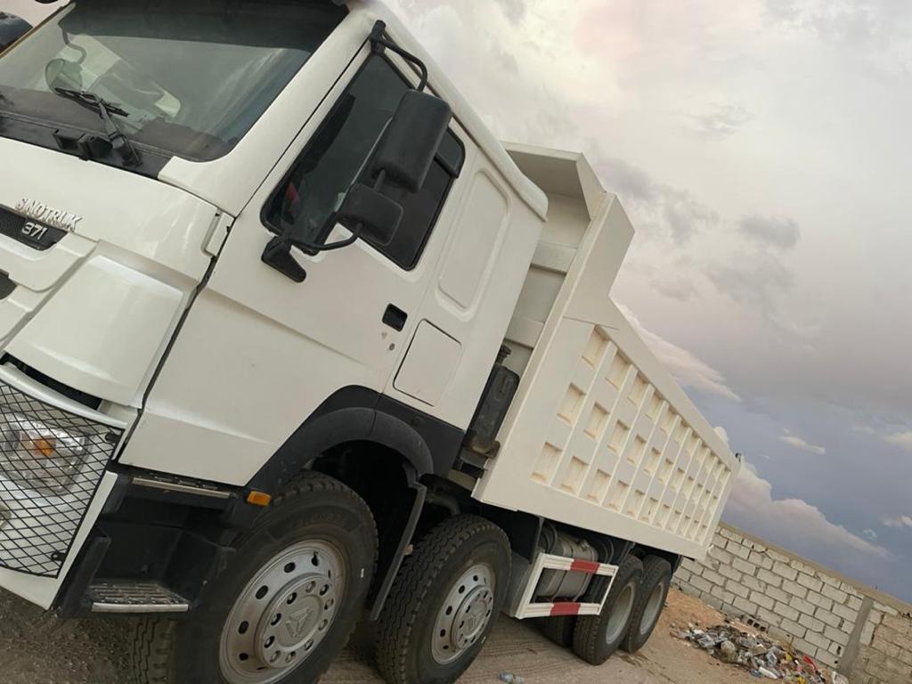 Camion Ã  benne basculante SINOTRUCK HOWO 6X4